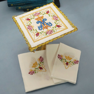 Tela para mantón de cáliz de estilo europeo para rituales de misa de sacerdotes italianos, al por mayor, con hilo de seda al 10% y gasa bordada, tipo babero - Product Image 1