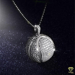 จี้รูปลูกเทนนิสแบบกำหนดเอง ทำจากเงินแท้ 925 และเพชรโมอิสซาไนต์ - Product Image 3