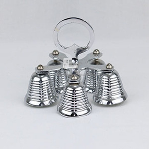 Campanas metálicas de cinco juntas con Acabado niquelado Diseño en relieve de forma redonda Excelente calidad para precio al por mayor religioso - Product Image 1