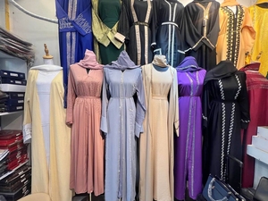 Nueva Abaya Tradicional Islámica Negra para Mujer, Estilo Saudí, de Poliéster Transpirable, Largo hasta el Tobillo, para Primavera - Product Image 2