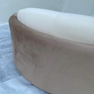 Canapé trois places en bois massif vietnamien, rembourrage en mousse et tissu, design moderne, pour appartement ou hôtel, avec coussin marron et dossier en forme de demi-cercle - Product Image 4