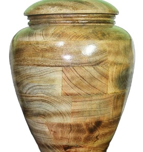 Urna Funeraria Tradicional de Madera, Recipiente para Cenizas Conmemorativas, Elaborada con Textura de Superficie Lisa y Apariencia Elegante - Product Image 6