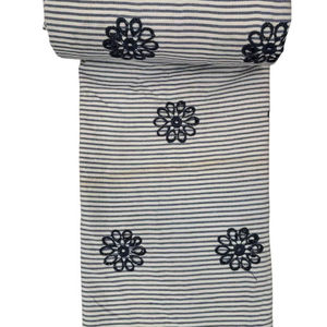 ผ้าฝ้ายทอลายทางสีน้ำเงินกรมท่าขาว ระบายอากาศได้ดี น้ำหนักเบา ปักลายสวยงาม ขายดี เหมาะสำหรับชุดเดรสเด็กผู้หญิงและชุดคุรติส - Product Image 1