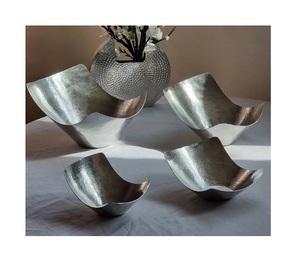Ensemble de deux bols à fruits classiques en métal martelé, écologiques, de formes différentes, qualité supérieure, pour servir des collations et des aliments - Product Image 4