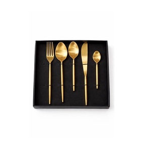 Ensemble de couverts en laiton doré poli avec design martelé et manche décoré - Product Image 5