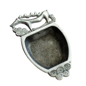 Cenicero personalizado hecho a mano único, Cenicero de aluminio fundido de Metal hecho a mano de alta calidad, superventas, centro de mesa, ataúd - Product Image 1