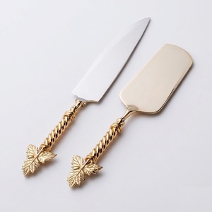 Cuillère de service de style européen haut de gamme avec motif de branche dorée, couverts modernes en métal pour mariage et réceptions - Product Image 6