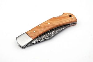 Navaja Plegable Premium de Acero de Damasco con Mango de Madera de Olivo, Hecha a Mano, para Uso en Exteriores y EDC - Product Image 2