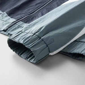 ชุดวอร์มกันฝนแบบมีแพทช์สำหรับผู้ชาย OEM แบบสั่งทำพิเศษ แจ็คเก็ตกันลมสไตล์ยุค 90s สำหรับผู้ชาย ขายส่ง - Product Image 5