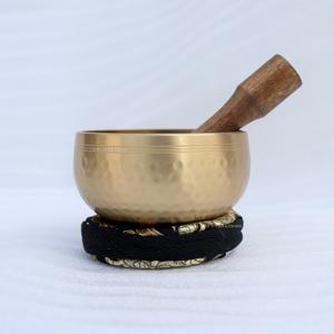 Fabricant de bols chantants martelés de haute qualité, bols sonores de méditation, bols chantants tibétains en bronze et laiton avec marteau et coussin - Product Image 5