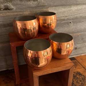 Verre à eau en cuivre au design tendance et élégant, finition lisse, article en gros - Product Image 2