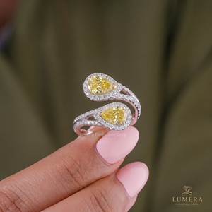 Bague de fiançailles ouverte en or 14 carats avec halo de diamants de laboratoire double poire, sur mesure pour femme - Product Image 1