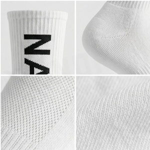 Chaussettes blanches à logo noir, respirantes, en coton, pour le basketball, pour adultes, saison estivale - Product Image 4