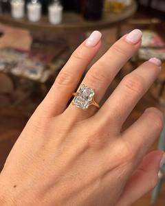 Elegante Anillo de Compromiso con Diamante Cultivado en Laboratorio de 1.20 CT, Corte Radiante, Oro Amarillo de Lujo, Regalo de Aniversario, Certificado IGI - Product Image 1