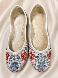 Zapatos Planos Jutti Bordados para Mujer, con Diseño Étnico Floral y Pedrería, Forro de Terciopelo y Gamuza, Ideales para Fiestas, Bodas y Caminatas - Product Image 1