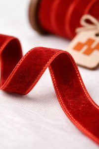 นีลคามัล อินดัสทรีส์ ริบบิ้นกำมะหยี่ทอหน้าเดียวขนาด 10 มม. ป้องกันการหดตัว ผลิตจากโพลีเอสเตอร์ 100% สีพื้น เนื้อนุ่ม หรูหรา สำหรับตกแต่ง - Product Image 5