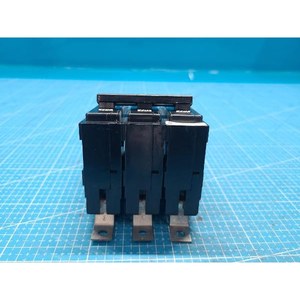 Disjoncteur Eaton BAB3010HT à fixation par boulons, utilisé comme pièce détachée d'équipement semi-conducteur d'occasion - Product Image 6