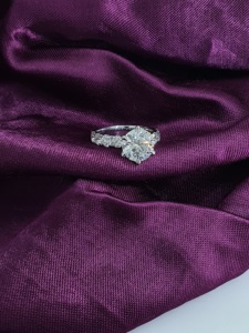 แหวนเพชรครบรอบสำหรับผู้หญิง ทองคำขาว 14K หรูหรา เพชรทรงกลม 2 กะรัต เพชรเพาะเลี้ยงในห้องปฏิบัติการ รับรองโดย IGI - Product Image 2