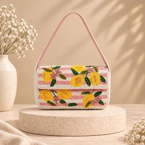 Sac à bandoulière perlé à la main motif agrumes pour femme – Sac d'été coloré fait main pour les fêtes, les vacances et la mode de villégiature - Product Image 1