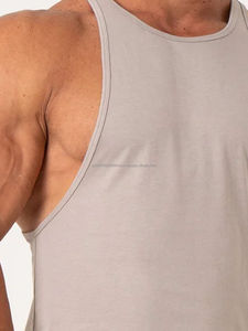 Débardeurs personnalisés pour hommes avec tissu respirant à séchage rapide et design sans manches, parfaits pour la salle de sport, l'entraînement physique et les vêtements décontractés - Product Image 2