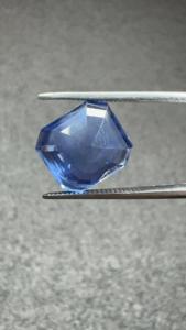 Saphir bleu naturel de 8,66 carats, taille octogonale, certifié bleu royal, pierre précieuse en vrac pour bijoux de créateurs - Product Image 2