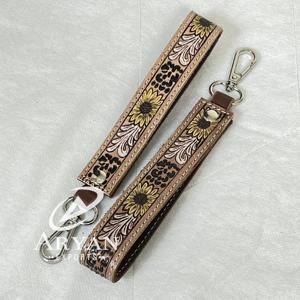 March Expo 2026 Porte-clés en cuir de vachette fait main style western avec dragonne personnalisée - Accessoire cadeau pour cowgirl - Product Image 1
