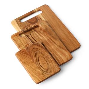 Planche à découper essentielle en bois d'acacia, grain naturel riche, surface douce pour les couteaux, avec poignée large pour une préparation quotidienne - Product Image 4