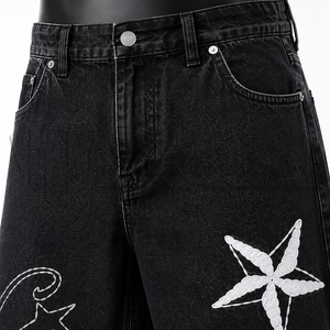 Shorts en jean noir pour homme en coton biologique, logo imprimé sur le devant, coupe ample, longueur genou, style streetwear décontracté, haute couture - Product Image 6