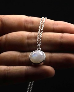 Collier pendentif rond en pierre de lune naturelle, bijou élégant fait main en cristal, cadeau pour femme, tendance - Product Image 6