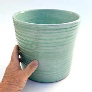 Elegante Portautensilios de Cerámica de Gres Verde Menta con Acabado Acanalado, de Alta Resistencia al Calor y Construcción Robusta para Cocina - Product Image 2