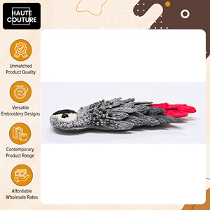 Colección Única de Broches Bordados a Mano de la Mejor Calidad, Tamaño 9 x 4 cm, con Pin - Forma de Loro Gris Americano - Product Image 6