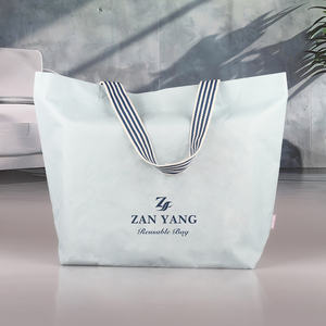 กระเป๋าผ้าแคนวาสสีขาวและสีเขียว น้ำหนักเบา เป็นมิตรกับสิ่งแวดล้อม สำหรับแฟชั่นลำลอง - Product Image 1