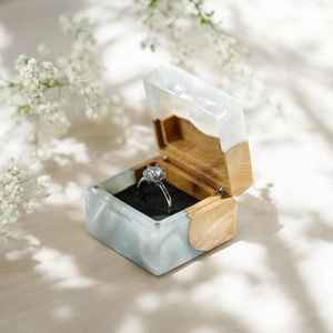 Boîte à bijoux de luxe en bois et époxy, petit emballage cadeau, boîte à bague en bois pour fiançailles et mariage, taille personnalisée au meilleur prix - Product Image 1