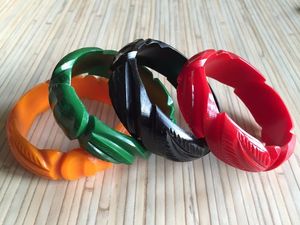 H a CRAFT Brazaletes Clásicos de Resina Epoxi para Mujer, Pulsera de Resina Transparente de Colores, Diseño Floral Tallado para Fiestas, Patrón de Amantes - Product Image 4
