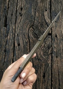 Espada Vikinga de Acero de Damasco Hecha a Mano, Hoja Completa sin Acabado para Fabricación de Espadas, Hoja de 32 Pulgadas con Funda de Cuero - Product Image 5