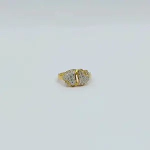 Anillo de Diseño Clásico de Oro de 22K con Doble Hoja Elegante y Cristal para Mujer, Ideal para Uso Diario y Fiestas - Product Image 1