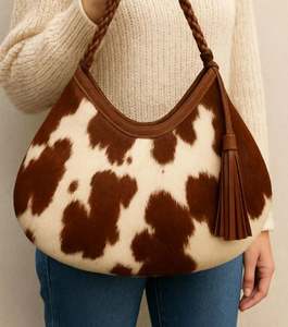 กระเป๋าหนังวัวแบบโฮโบ: หนังมีขนพร้อมหูจับหนังถักสไตล์ตะวันตก - Product Image 5
