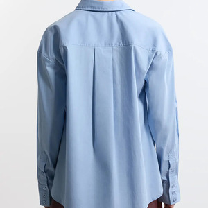 Camisa de Mujer Clásica Azul con Botones, Manga Larga, Cuello Camisero, Color Sólido, Tela Popelina, Corte Regular, Hecha a Medida - Product Image 2