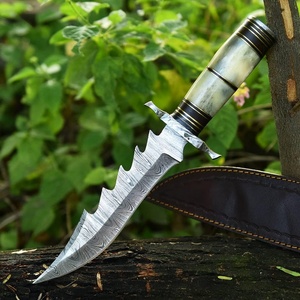 Couteau Bowie droit artisanal en acier Damas A&M ENTERPRISES, manche en os, pour la chasse, le camping et la survie. - Product Image 1