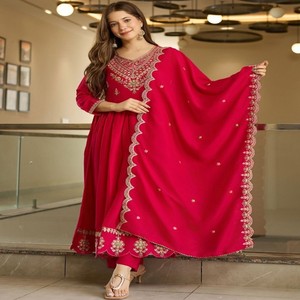 Ensemble VASTRA COTTAGE : Haut Anarkali brodé avec pantalon et dupatta assortis, tenue ethnique pour femmes, confortable et élégante - Product Image 3