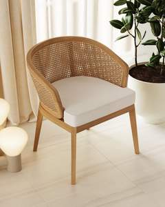 Fauteuil scandinave en teck et rotin avec coussin moelleux - Product Image 1