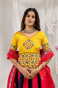 Ensemble Lehenga Choli en Coton Magique Brodé de Qualité Supérieure avec Véritable Broderie Miroir, Blouse en Chinon et Dupatta en Dentelle de Créateur, Anti-humidité - Product Image 3