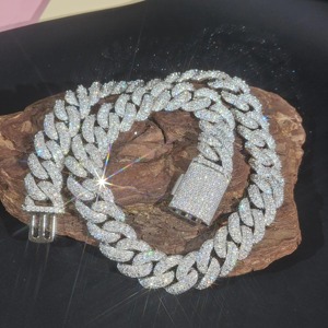 สร้อยคอแบบ Cuban Link ขนาด 18 มม. ประดับเพชร Moissanite สีเงิน สำหรับผู้ชาย สไตล์ฮิปฮอป แร็ปเปอร์ - Product Image 3