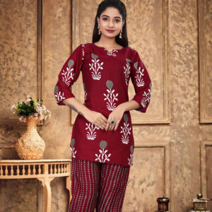 ชุดเซ็ตพิมพ์ลายดอกไม้สีแดงเบอร์กันดีสุดฮิตสำหรับผู้หญิง ผ้าโพลีเรยอนพรีเมียม ชุดสตรีทแวร์ 2 ชิ้น คอกลม กางเกงขายาว - Product Image 1