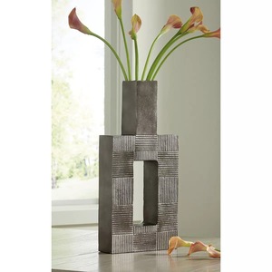 Vase de table en métal géométrique moderne, design industriel fait main, finition argentée, hauteur 39 cm, sculpture décorative - Product Image 4
