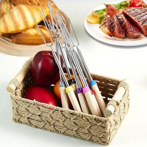 Set di 10 bastoncini estensibili da 32 pollici per arrostire marshmallow, colori assortiti, riutilizzabili, con manico in legno, strumenti premium per barbecue - Product Image 2