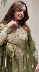 Costume Anarkali en soie vert olive brodé pour femmes, longueur au sol, tenue de mariage indienne traditionnelle, coupe régulière - Product Image 2