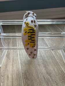 Diadema con cuentas verdes con texto hecho a mano perla bordada ancha acolchada diadema personalizada deportes espíritu moda accesorio para el cabello - Product Image 3