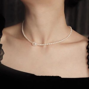 Collier de luxe haut de gamme pour femmes avec perles d'eau douce naturelles à forte luminosité, design élégant avec boucle - Product Image 1