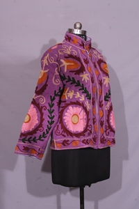 Chaqueta de tela TNT Suzani con bordado floral morado – Chaqueta artesanal para bodas, fiestas y ocasiones festivas. - Product Image 2